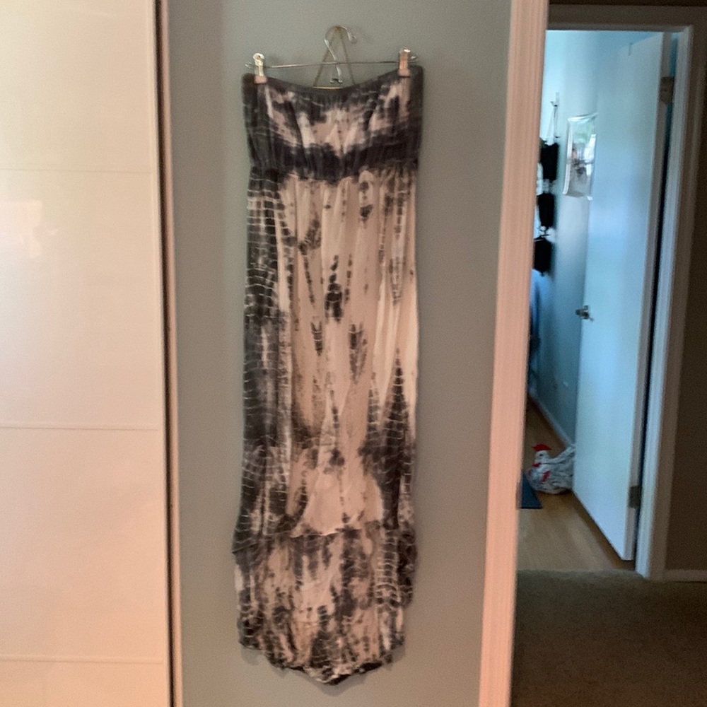 Hard tail M sleeveless hi/low dress in beautiful grey and cream tie dye